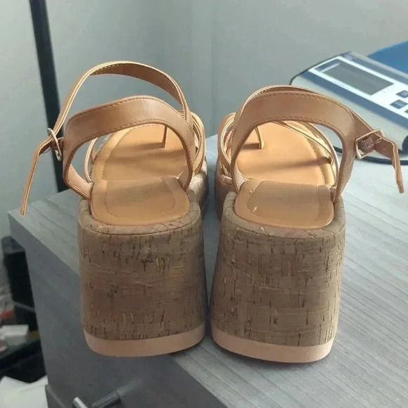 Madden Girl Vault Women's wedge sandals - Picture 7 of 8